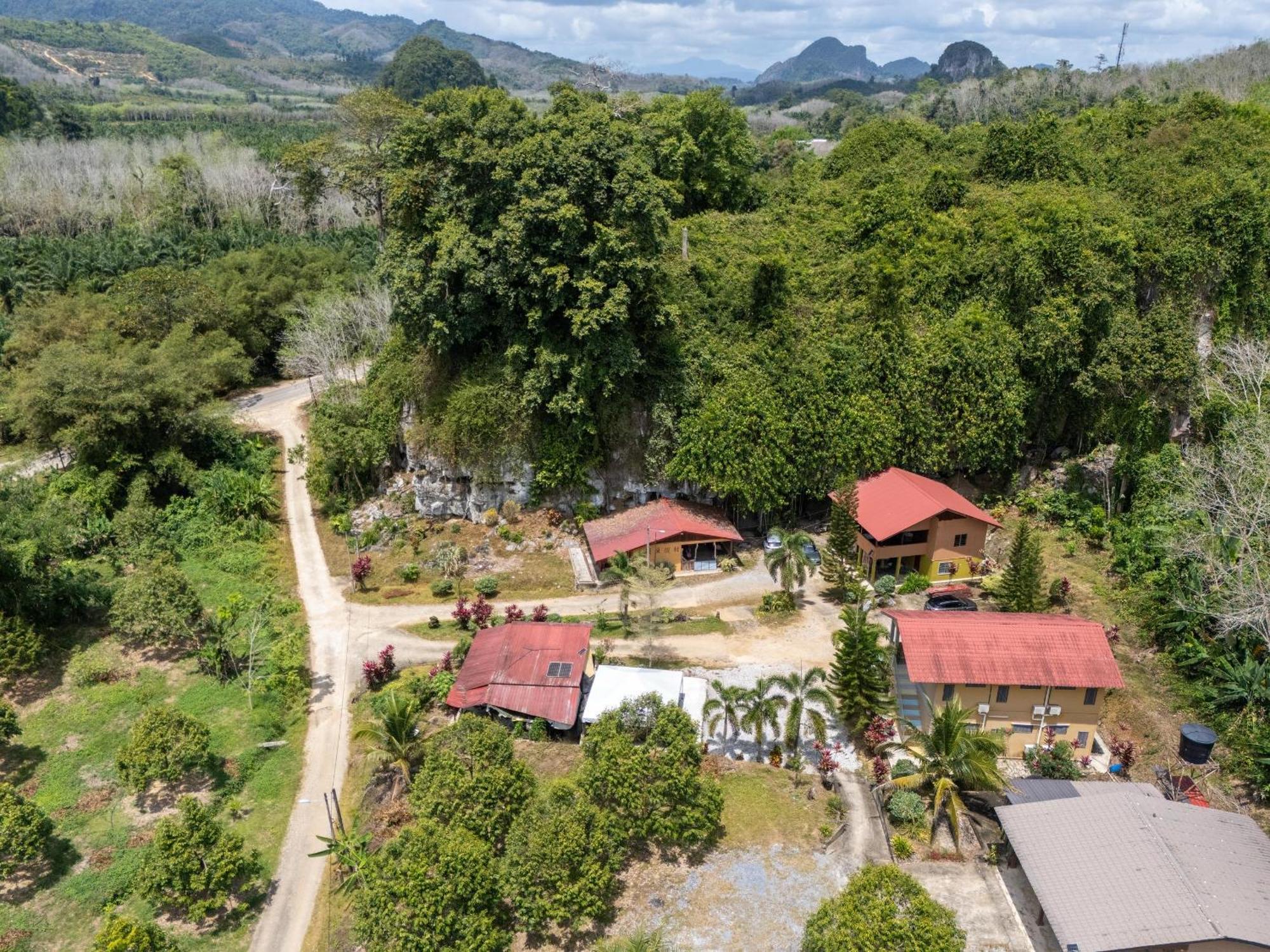 Country House Pulai Holiday Village Gua Musang Exterior photo
